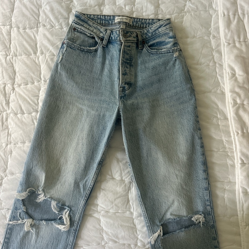 Abercrombie “The Dad High Rise” Ripped Jeans Medium